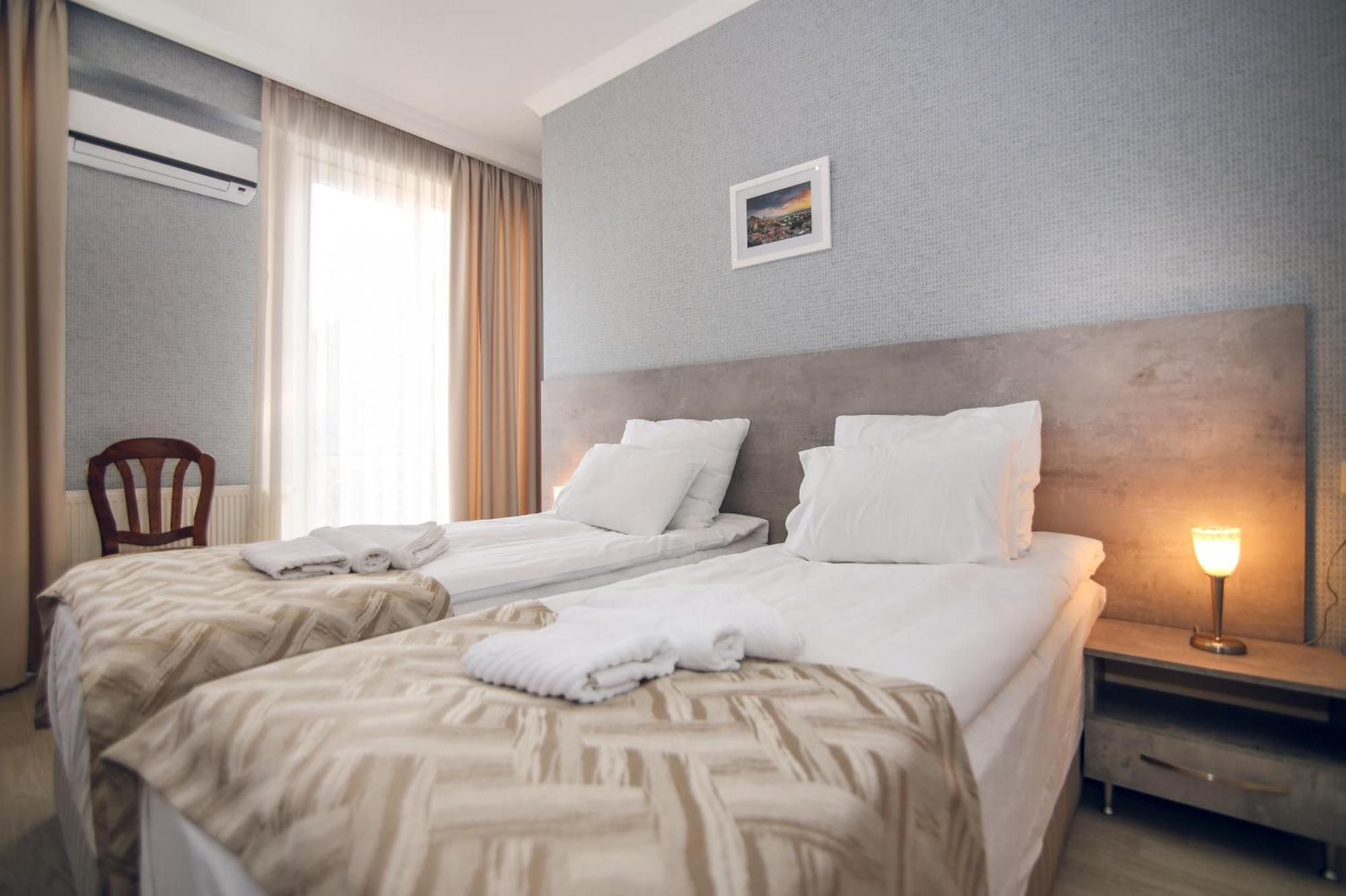 Kenari Hotel Tbilisi Exterior foto